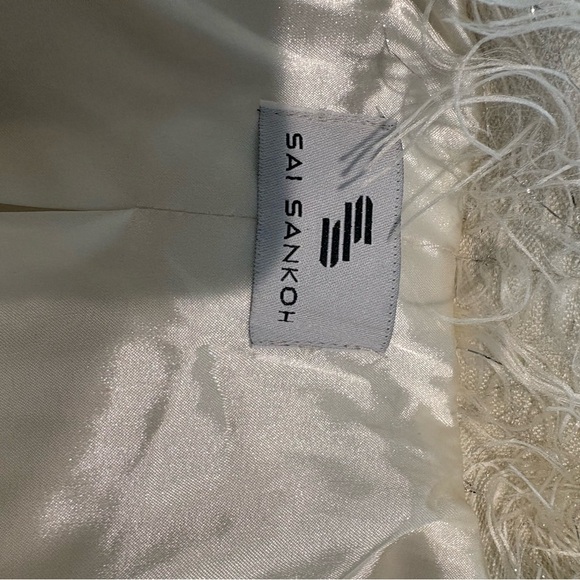 Sai Sankoh Enola Shaggy Faux Feathers White Coat - Picture 5 of 8